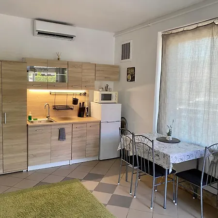 Lucky Apartmanhaz * Balatonlelle