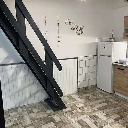 Lucky Apartmanhaz * 발라톤엘